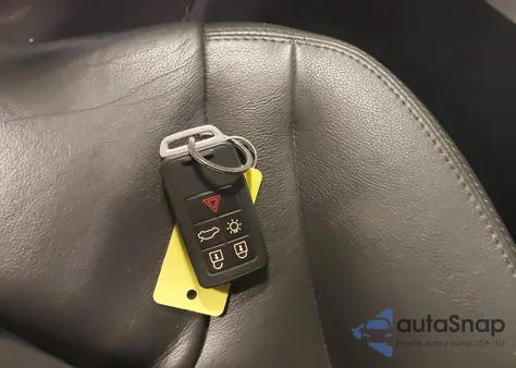 2017 Volvo V60 T5 Premier z USA, uszkodzony, nr VIN YV140MEK9H1367711